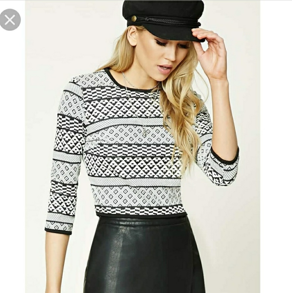⚠️3 for 30!! Patterned Crop Top - Picture 1 of 1